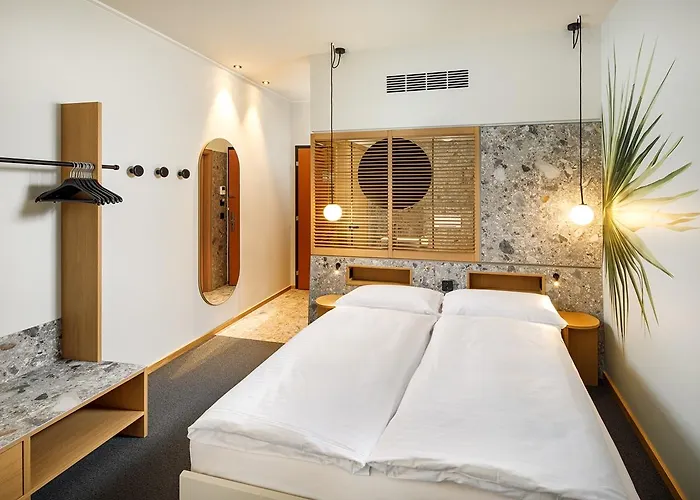 酒店 Alpha By Fassbind 4*