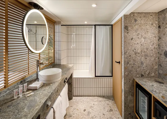 酒店 Alpha By Fassbind 4*